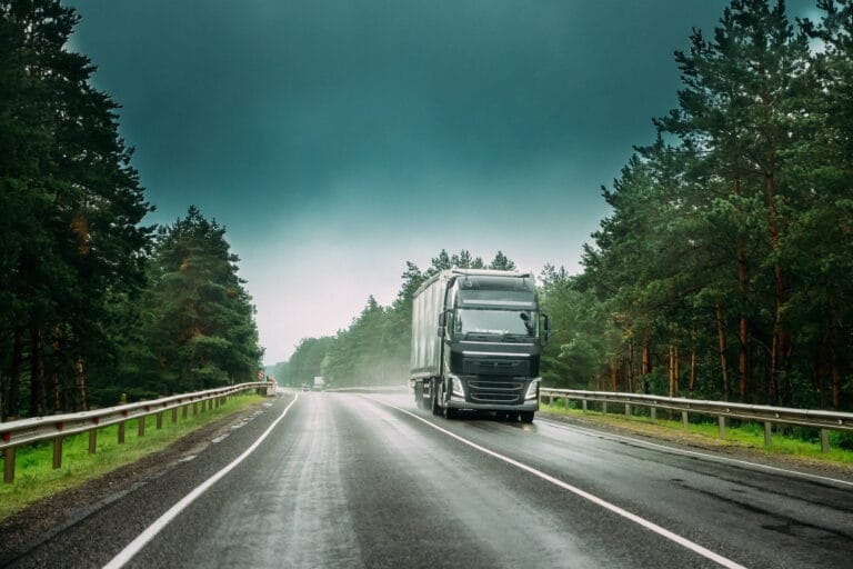 truck-tractor-unit-prime-mover-traction-unit-in-motion-on-road-e1708413946859